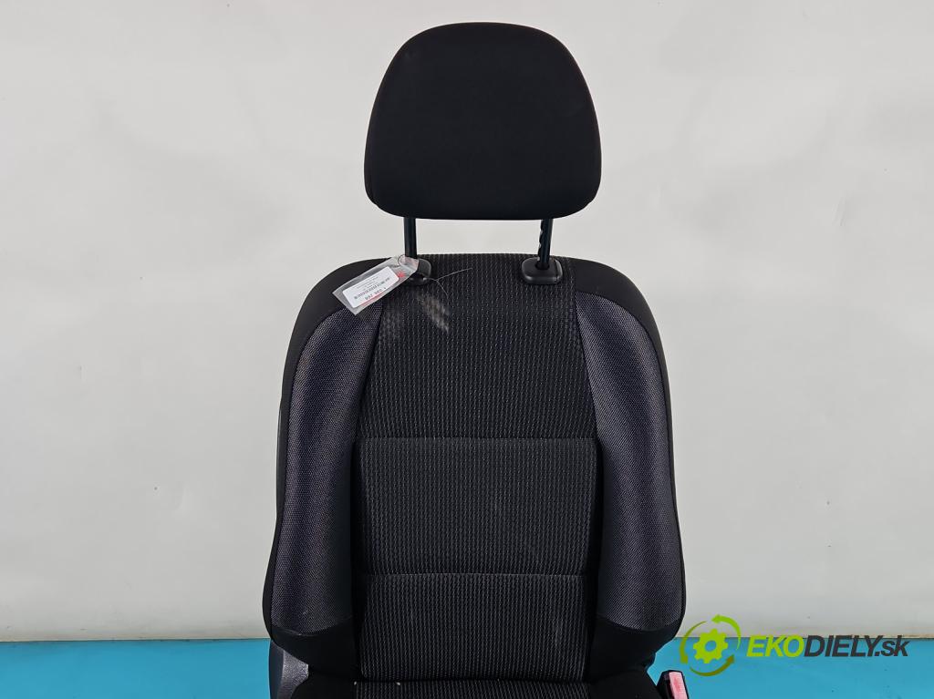 Peugeot 207 1.4 8V 73 HP manual 54 kW 1360 cm3 5- Sedačka pravý  (Sedačky, sedadlá)