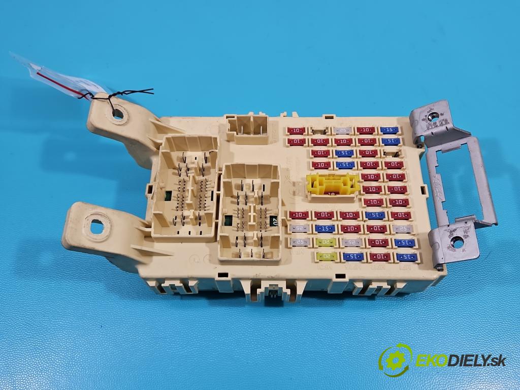 Kia Venga 1.4 16V 90 hp manual 66,2 kW 1396 cm3 5- skříňka pojistková 91950-1K530 (Pojistkové skříňky)