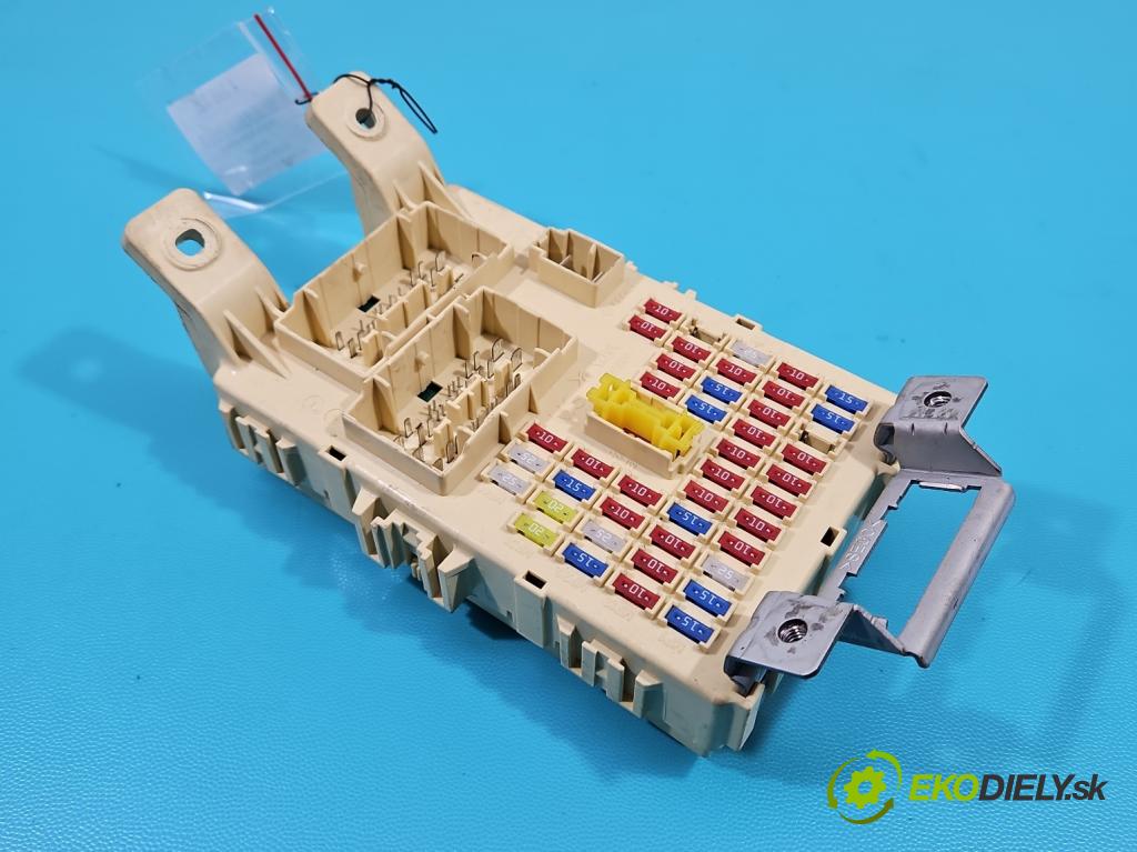 Kia Venga 1.4 16V 90 hp manual 66,2 kW 1396 cm3 5- skříňka pojistková 91950-1K530 (Pojistkové skříňky)