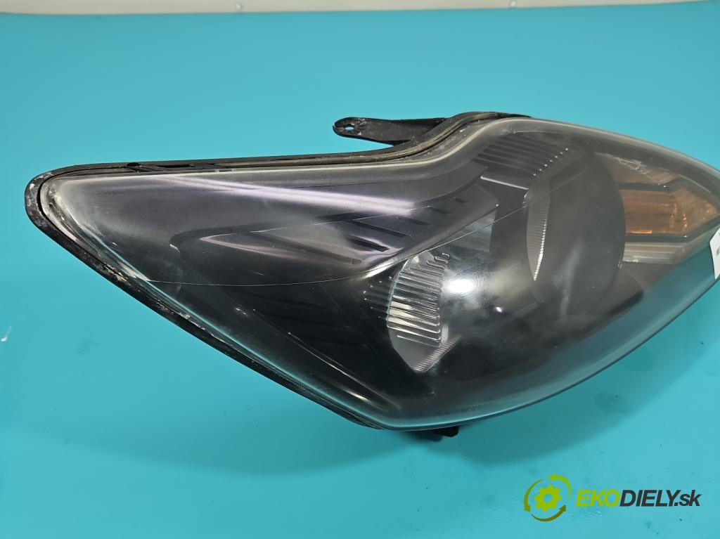 Ford Focus Mk2 2004-2011 1.8 tdci 116 HP manual 85 kW 1753 cm3 4- Reflektor: pravý  (Pravé)
