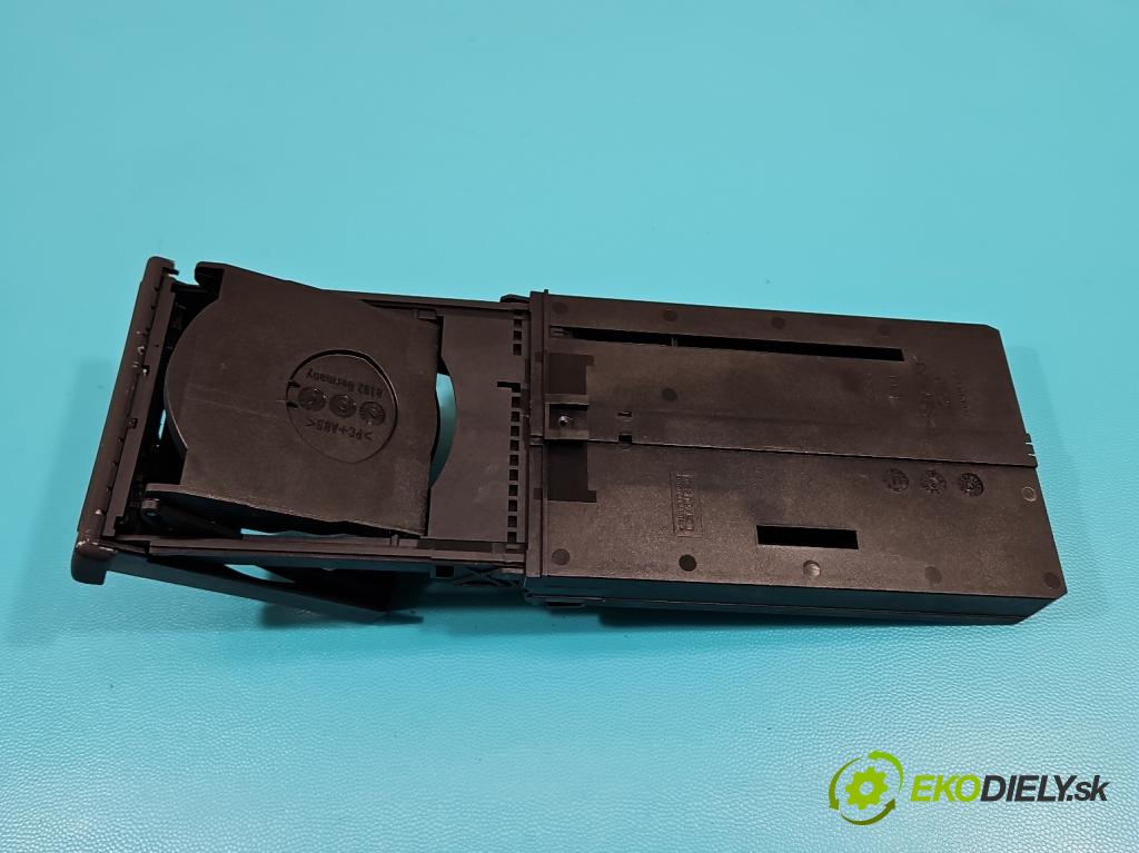 Audi A4 B6 2000-2004 1.6 103 HP manual 76 kW 1595 cm3 4- Rukojeť: na nápoje: 8E1862534H (Úchyty, držiaky na nápoje)