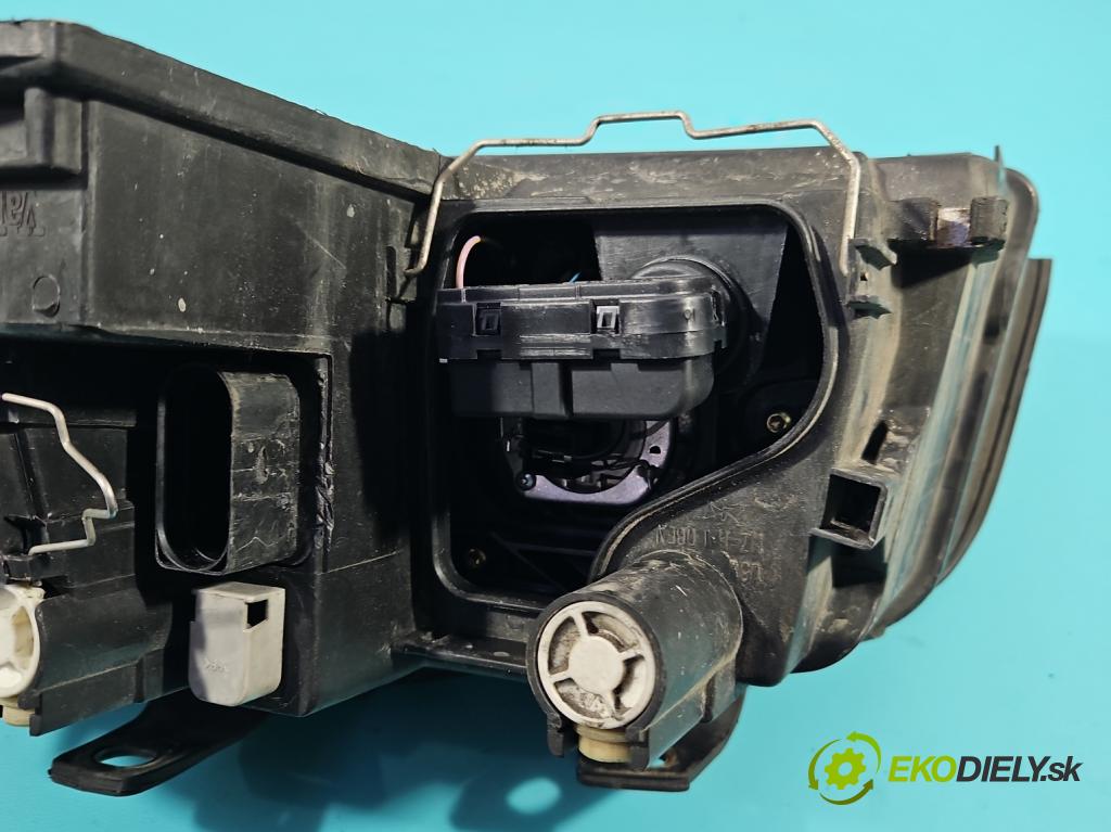 Audi A4 B6 2000-2004 1.6 103 HP manual 76 kW 1595 cm3 4- Reflektor: pravý  (Pravé)