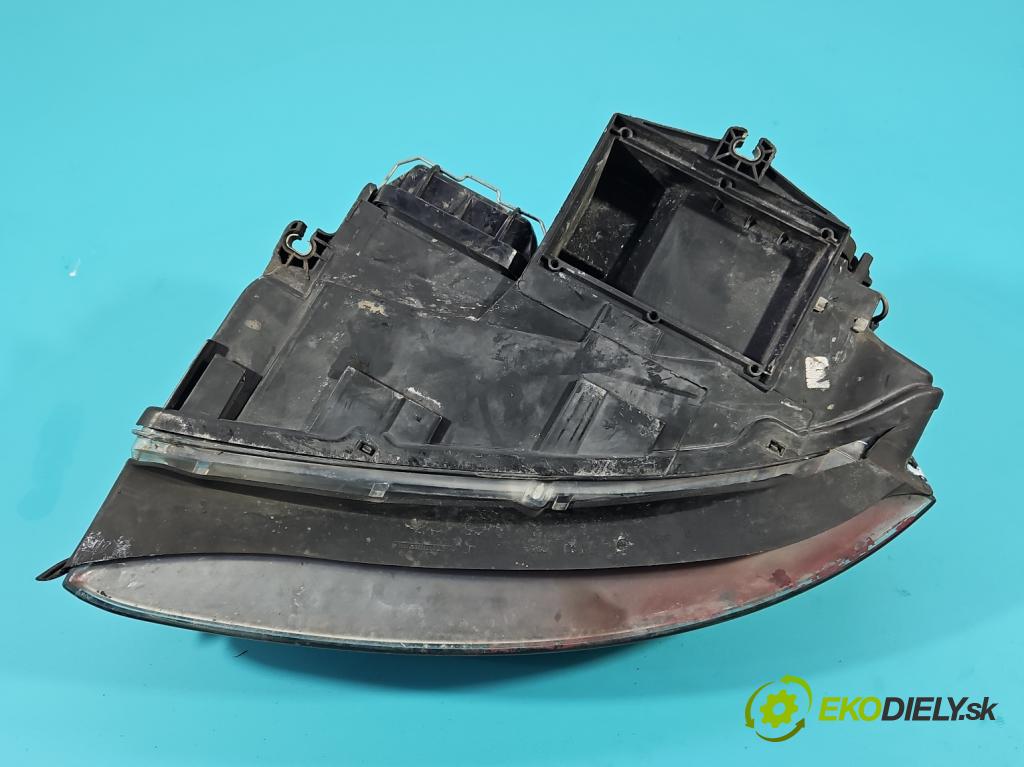 Audi A4 B6 2000-2004 1.6 103 HP manual 76 kW 1595 cm3 4- Reflektor: pravý  (Pravé)