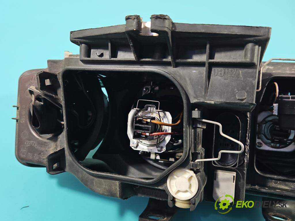 Audi A4 B6 2000-2004 1.6 103 HP manual 76 kW 1595 cm3 4- Reflektor: pravý  (Pravé)