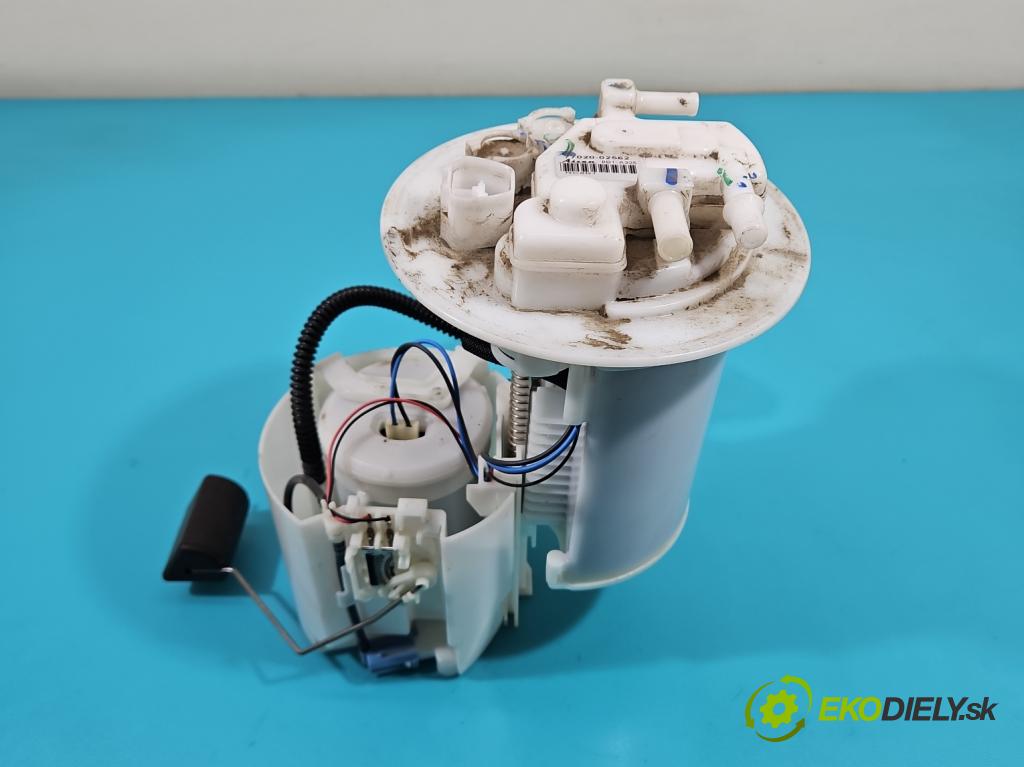 Toyota Corolla E16/E18  2013-2019 1.6 16V 132 hp manual 97 kW 1598 cm3 4- čerpadlo paliva 77020-02562