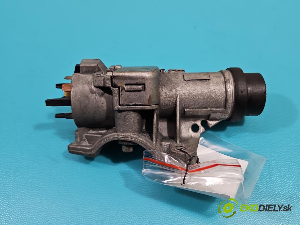 Audi A4 B6 2000-2004 1.6 103 HP manual 76 kW 1595 cm3 4- Spínačka 4B0905851G (Spínacie skrinky a kľúče)