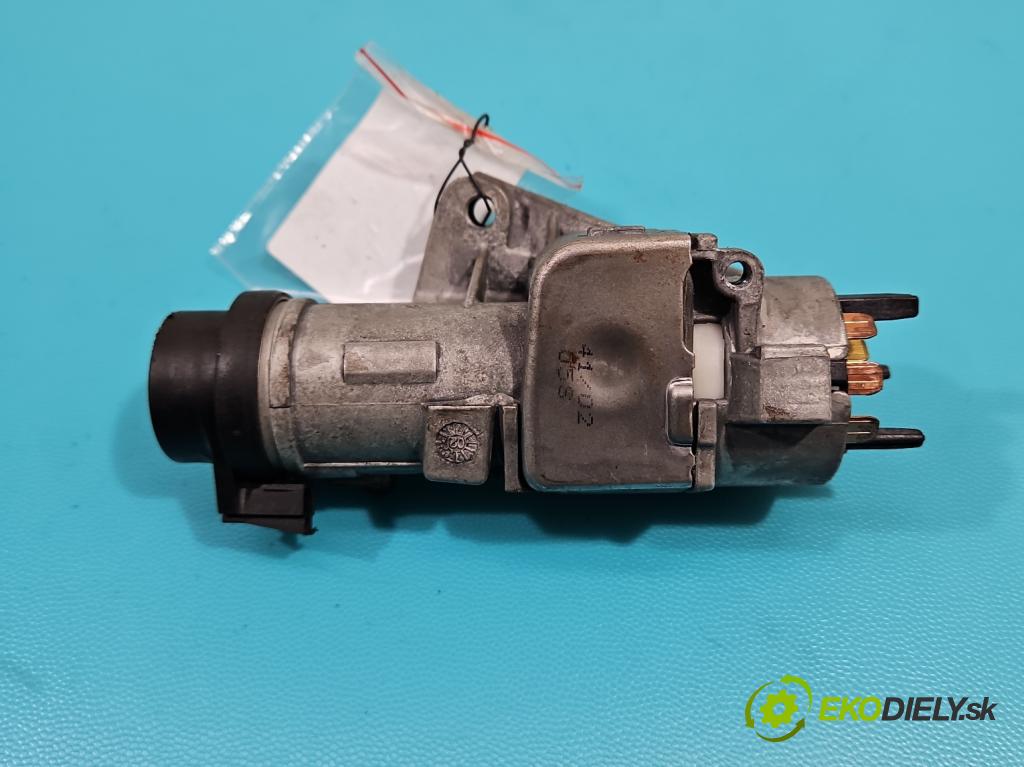 Audi A4 B6 2000-2004 1.6 103 HP manual 76 kW 1595 cm3 4- Spínačka 4B0905851G (Spínacie skrinky a kľúče)