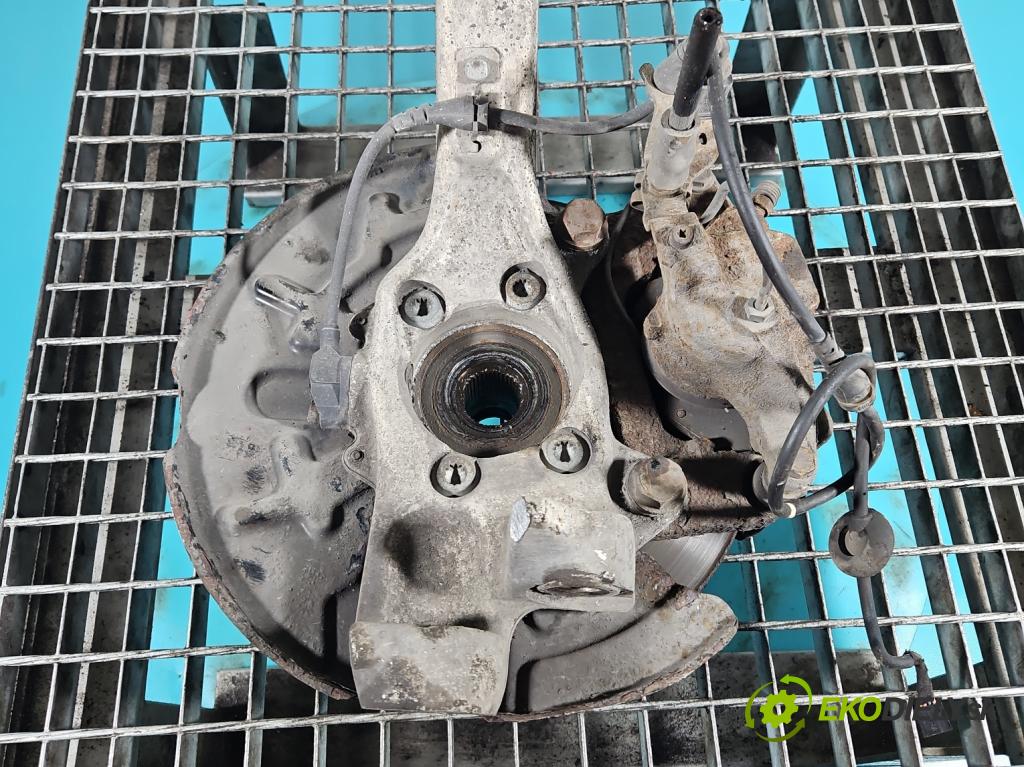 Audi A4 B6 2000-2004 1.6 103 HP manual 76 kW 1595 cm3 4- náboj pravé  (Náboje)