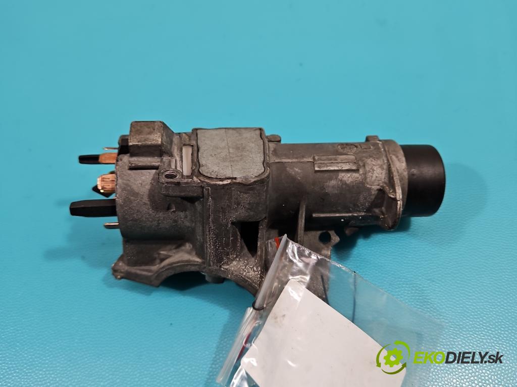 Audi A6 C5 1997-2004 2.5 tdi 150 HP manual 110 kW 2496 cm3 4- Spínačka 4B0905851C (Spínacie skrinky a kľúče)