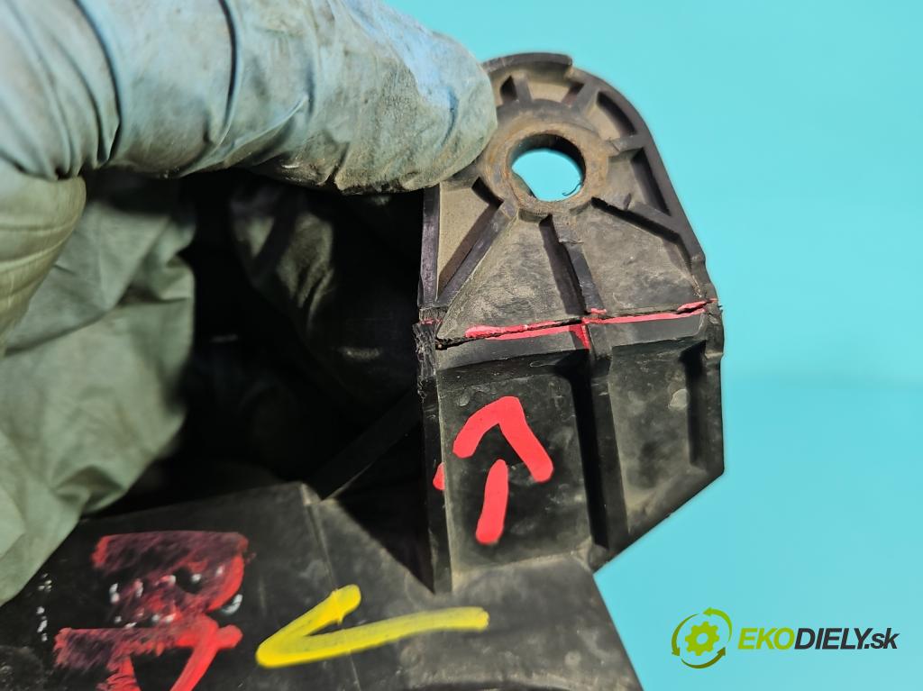 Ford Ranger IV 1998-2011 2.5 tdci 143 HP manual 105 kW 2500 cm3 5- Reflektor: pravý  (Pravé)