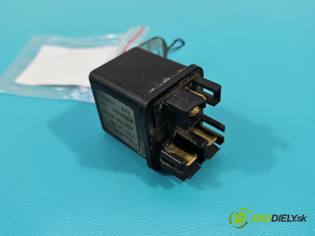 Ford Ranger IV 1998-2011 2.5 tdci 143 HP manual 105 kW 2500 cm3 5- Relé: svíčky: zařicích: Y70118650 (Relé)