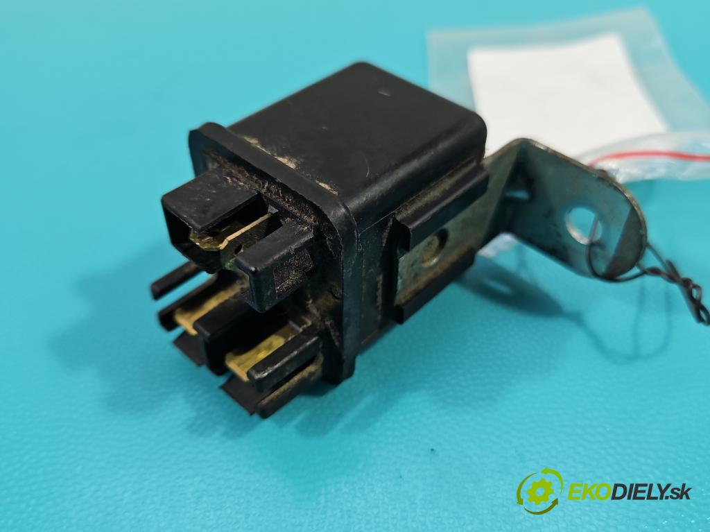 Ford Ranger IV 1998-2011 2.5 tdci 143 HP manual 105 kW 2500 cm3 5- Relé: svíčky: zařicích: Y70118650 (Relé)