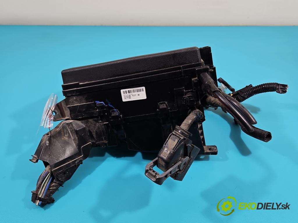 Toyota Corolla E16/E18  2013-2019 1.6 16V 132 hp manual 97 kW 1598 cm3 4- skříňka pojistková 82111F2E62 (Pojistkové skříňky)