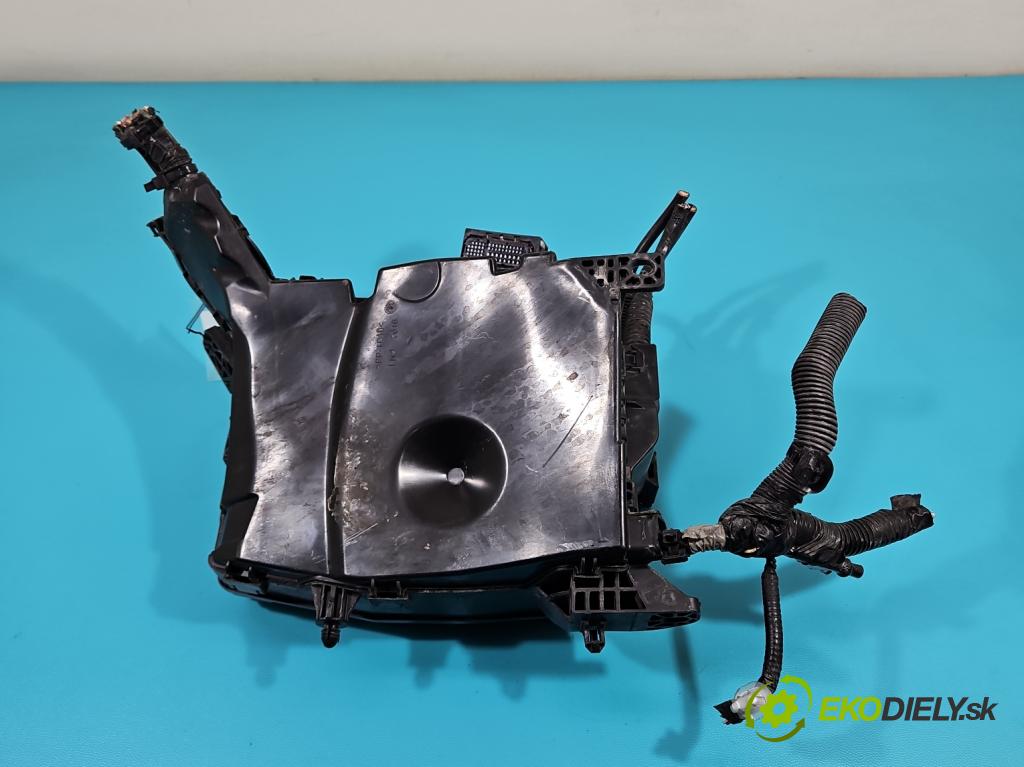 Toyota Corolla E16/E18  2013-2019 1.6 16V 132 hp manual 97 kW 1598 cm3 4- skříňka pojistková 82111F2E62 (Pojistkové skříňky)