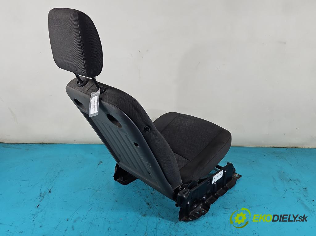 Ford Transit connect 1.8 tdci 90 HP manual 66 kW 1753 cm3 5- Sedačka pravý  (Sedačky, sedadlá)