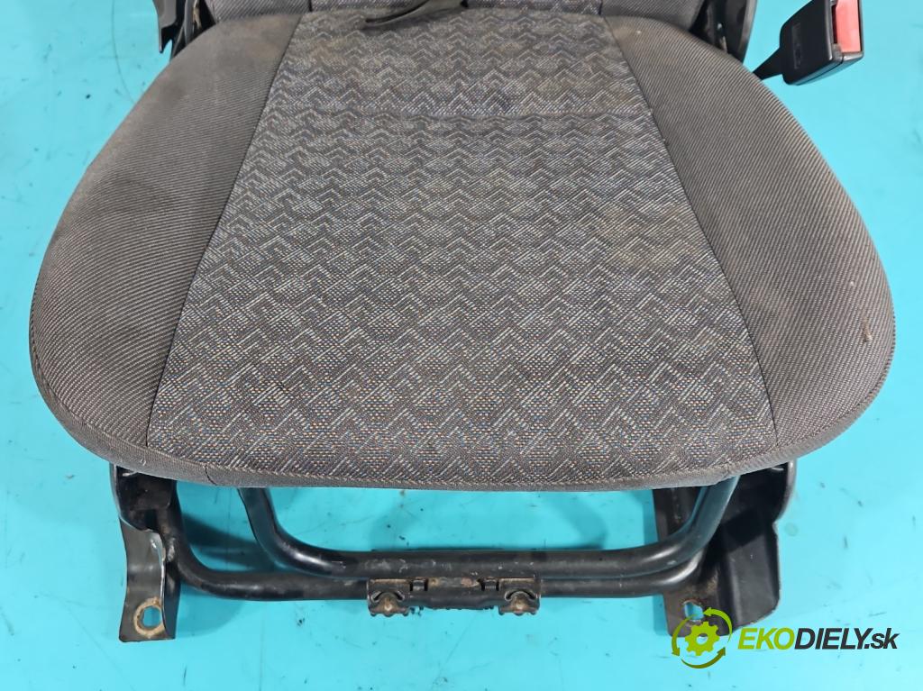 Ford Transit connect 1.8 tdci 90 HP manual 66 kW 1753 cm3 5- Sedačka pravý  (Sedačky, sedadlá)