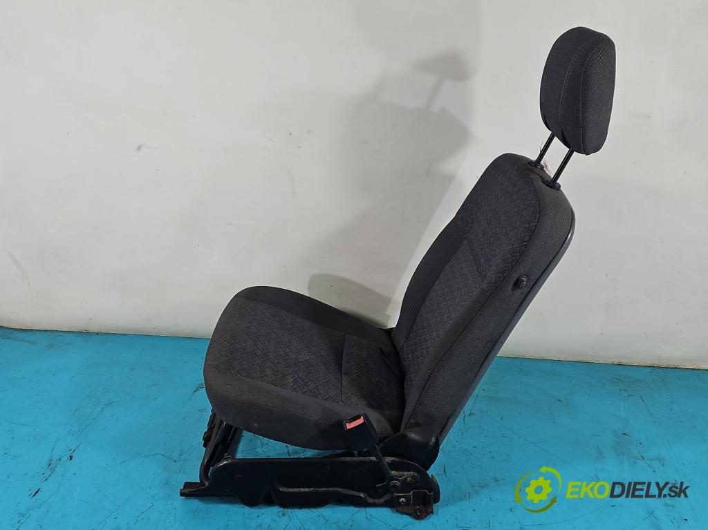 Ford Transit connect 1.8 tdci 90 HP manual 66 kW 1753 cm3 5- Sedačka pravý  (Sedačky, sedadlá)