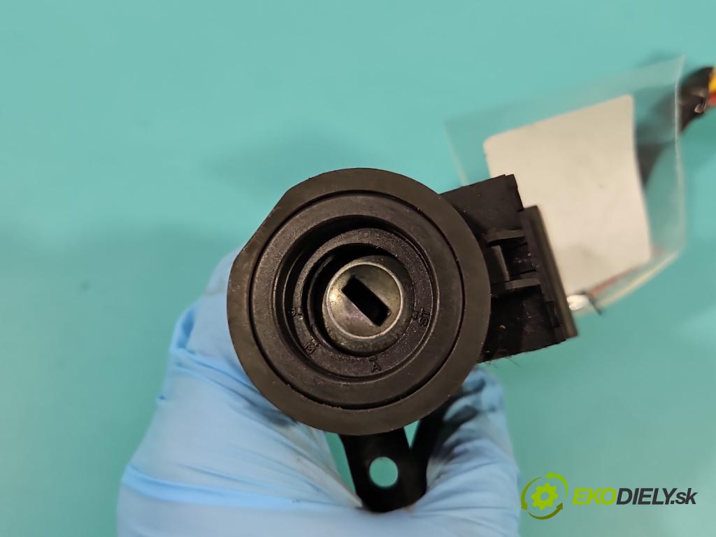 Peugeot 607 3.0 v6 207 HP manual 152 kW 2946 cm3 4- Spínačka 9635262680 (Spínacie skrinky a kľúče)