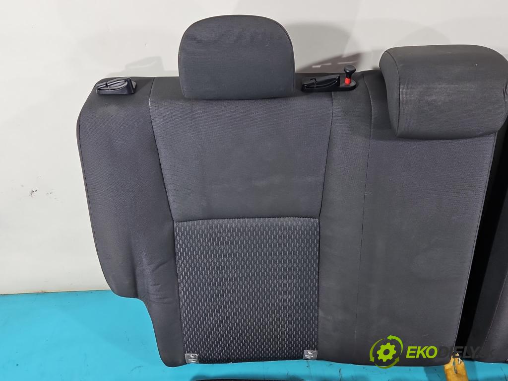 Toyota Corolla E16/E18  2013-2019 1.6 16V 132  HP manual 97 kW 1598 cm3 4- Pohovka: zadné  (Sedačky, sedadlá)