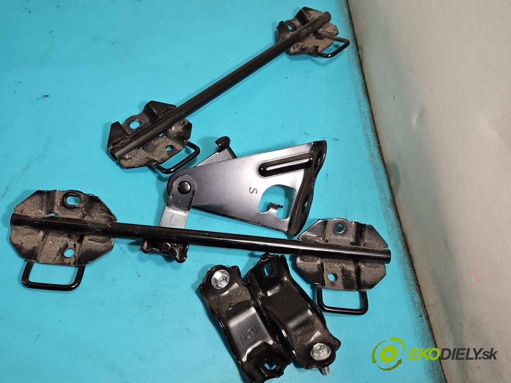 Toyota Corolla E16/E18  2013-2019 1.6 16V 132  HP manual 97 kW 1598 cm3 4- Pohovka: zadné  (Sedačky, sedadlá)