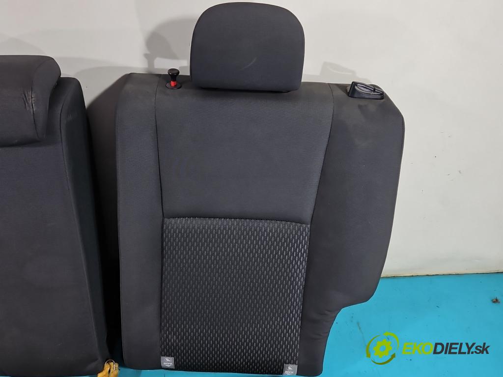 Toyota Corolla E16/E18  2013-2019 1.6 16V 132  HP manual 97 kW 1598 cm3 4- Pohovka: zadné  (Sedačky, sedadlá)