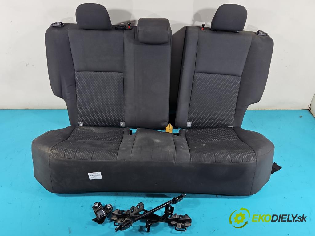 Toyota Corolla E16/E18  2013-2019 1.6 16V 132  HP manual 97 kW 1598 cm3 4- Pohovka: zadné  (Sedačky, sedadlá)