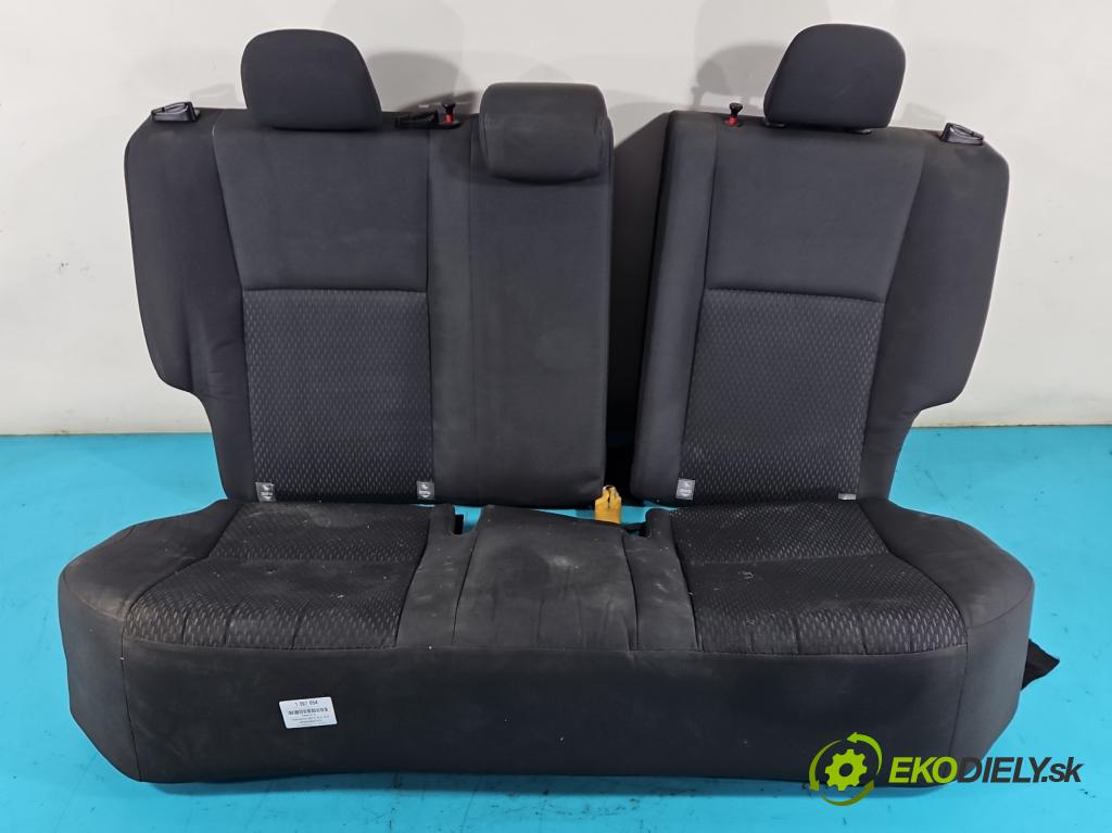 Toyota Corolla E16/E18  2013-2019 1.6 16V 132  HP manual 97 kW 1598 cm3 4- Pohovka: zadné  (Sedačky, sedadlá)
