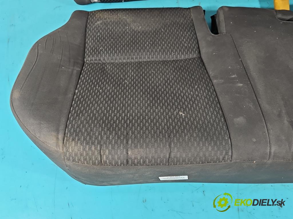 Toyota Corolla E16/E18  2013-2019 1.6 16V 132  HP manual 97 kW 1598 cm3 4- Pohovka: zadné  (Sedačky, sedadlá)