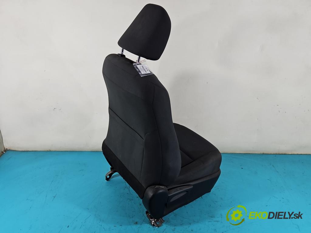 Toyota Corolla E16/E18  2013-2019 1.6 16V 132  HP manual 97 kW 1598 cm3 4- Sedačka pravý  (Sedačky, sedadlá)