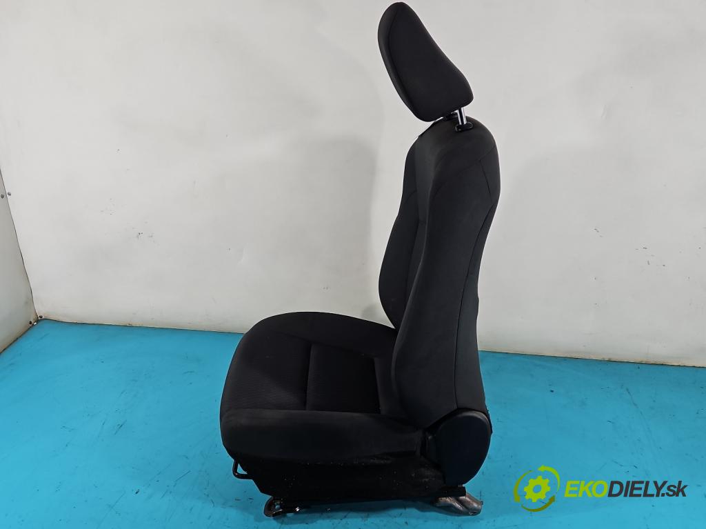 Toyota Corolla E16/E18  2013-2019 1.6 16V 132  HP manual 97 kW 1598 cm3 4- Sedačka pravý  (Sedačky, sedadlá)