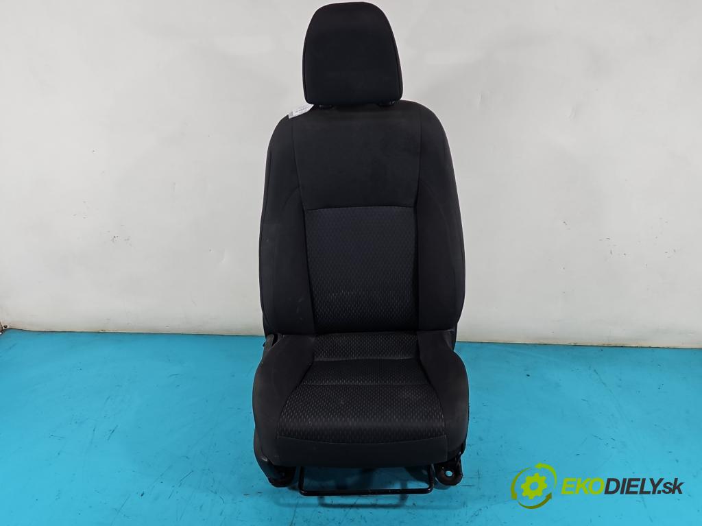 Toyota Corolla E16/E18  2013-2019 1.6 16V 132  HP manual 97 kW 1598 cm3 4- Sedačka pravý  (Sedačky, sedadlá)