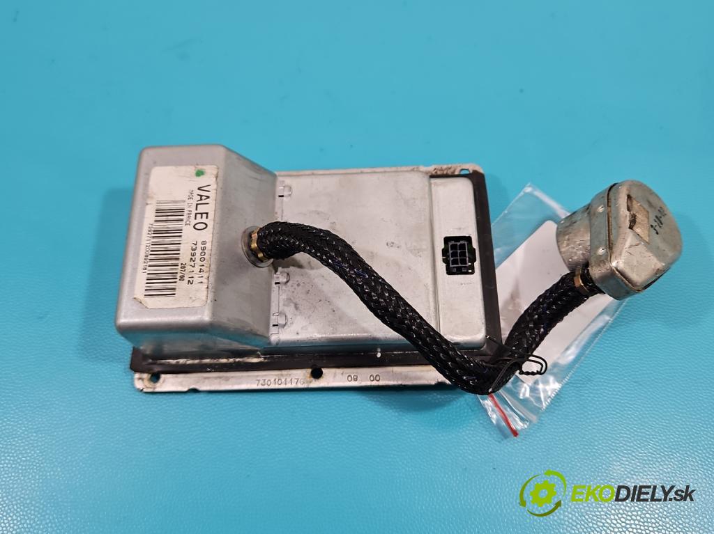 Peugeot 607 3.0 v6 207 HP manual 152 kW 2946 cm3 4- střídač: xenon 73927112 (Riadiace jednotky xenónu)