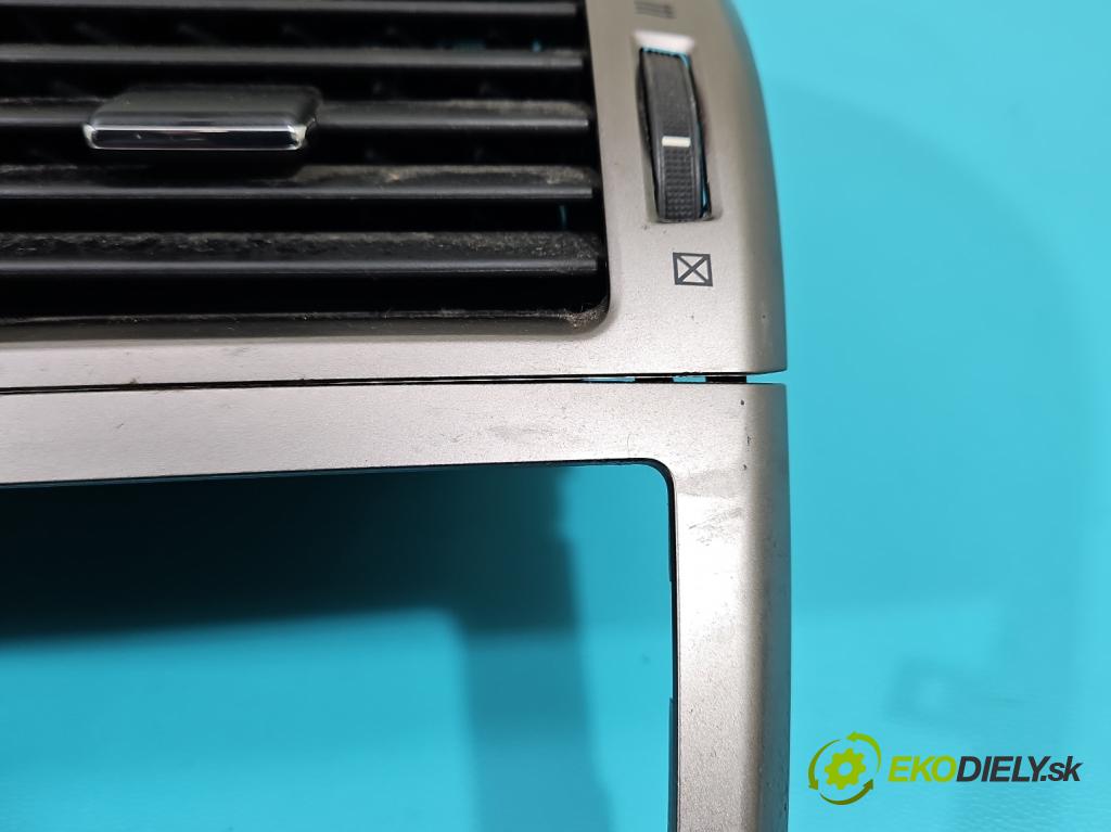 Toyota Avensis III T27 2009-2018 2.0 16V 152KM automatic 112 kW 1987 cm3 5- Mřížka: kúrenia stredová 55670-05160 (Mriežky kúrenia (fukáre))