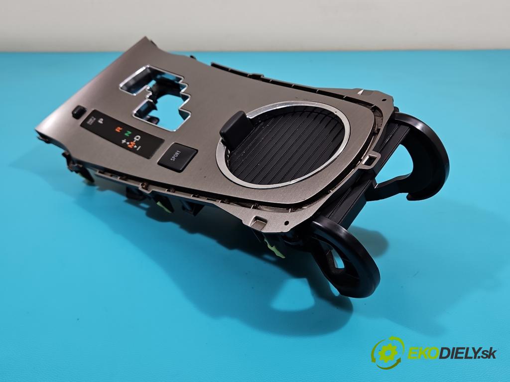 Toyota Avensis III T27 2009-2018 2.0 16V 152KM automatic 112 kW 1987 cm3 5- Rukojeť: na nápoje: 55625-05020 (Úchyty, držiaky na nápoje)