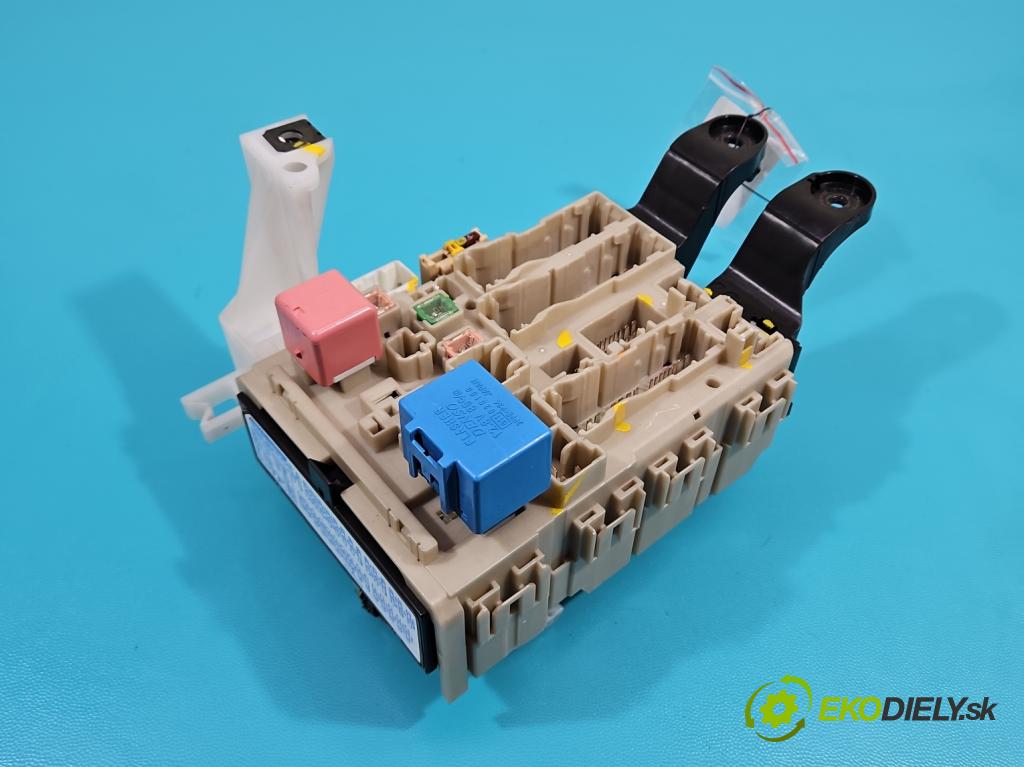 Toyota Avensis III T27 2009-2018 2.0 16V 152KM automatic 112 kW 1987 cm3 5- skříňka pojistková 82730-05690-A (Pojistkové skříňky)