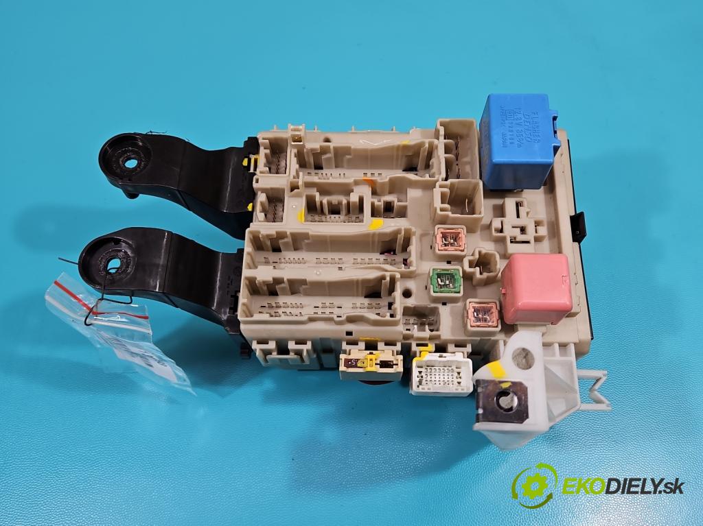 Toyota Avensis III T27 2009-2018 2.0 16V 152KM automatic 112 kW 1987 cm3 5- skříňka pojistková 82730-05690-A (Pojistkové skříňky)