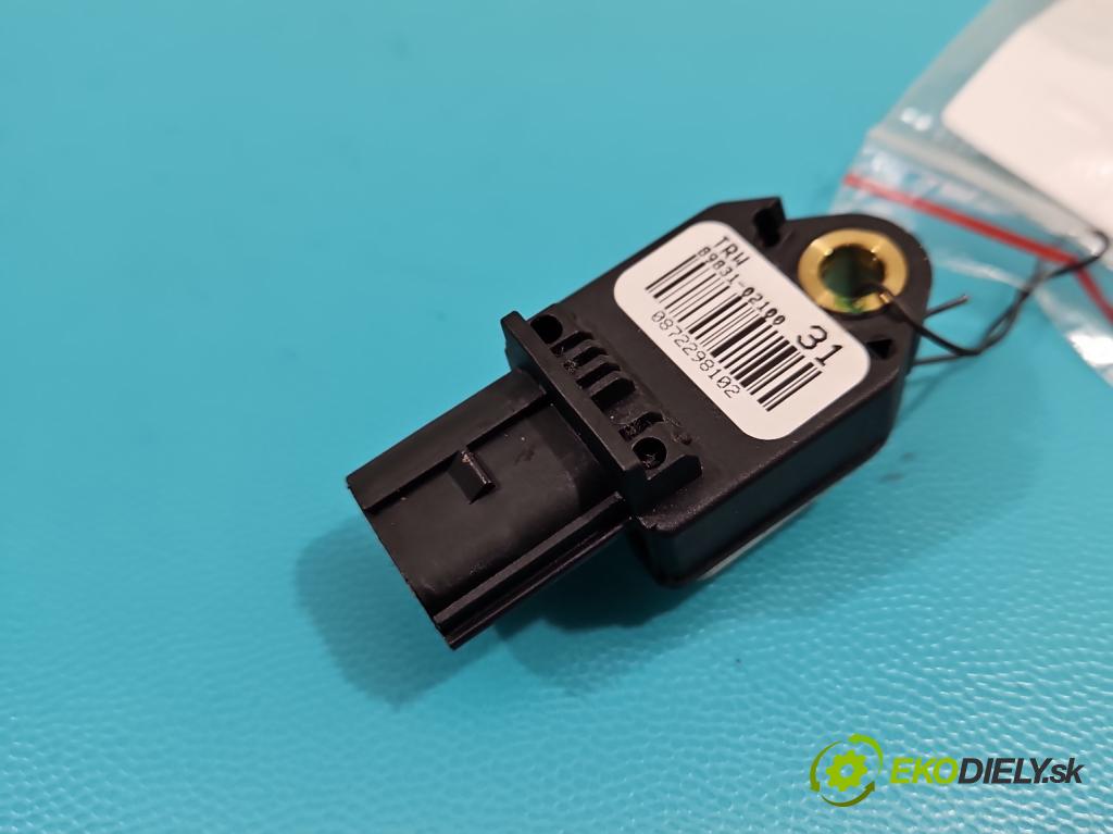 Toyota Avensis III T27 2009-2018 2.0 16V 152KM automatic 112 kW 1987 cm3 5- snímač šokovat: 89831-02100 (Snímače nárazu)