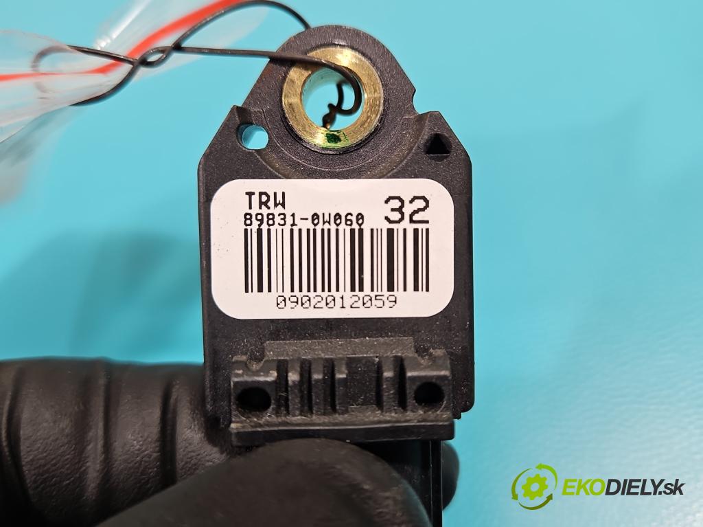 Toyota Avensis III T27 2009-2018 2.0 16V 152KM automatic 112 kW 1987 cm3 5- snímač šokovat: 89831-0W060 (Snímače nárazu)