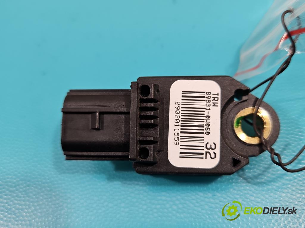 Toyota Avensis III T27 2009-2018 2.0 16V 152KM automatic 112 kW 1987 cm3 5- snímač šokovat: 89831-0W060 (Snímače nárazu)