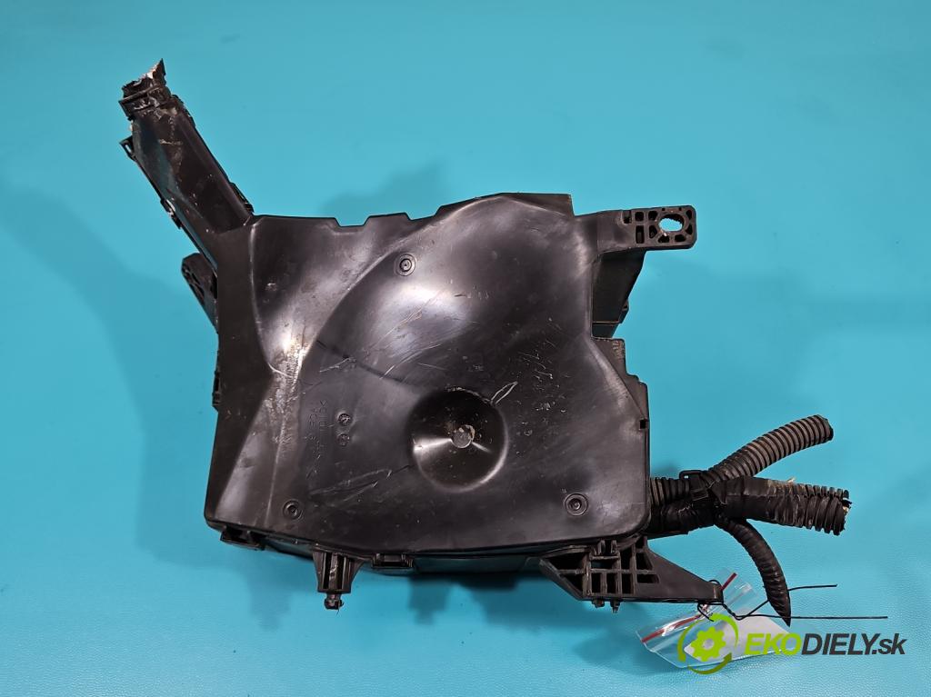 Toyota Avensis III T27 2009-2018 2.0 16V 152KM automatic 112 kW 1987 cm3 5- skříňka pojistková 82111-05M50ET (Pojistkové skříňky)