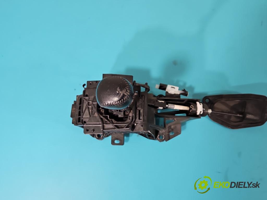 Toyota Avensis III T27 2009-2018 2.0 16V 152KM automatic 112 kW 1987 cm3 5- Páka: Změny: stupeň,rýchlosť  (Rýchlostná páka (kulisa))