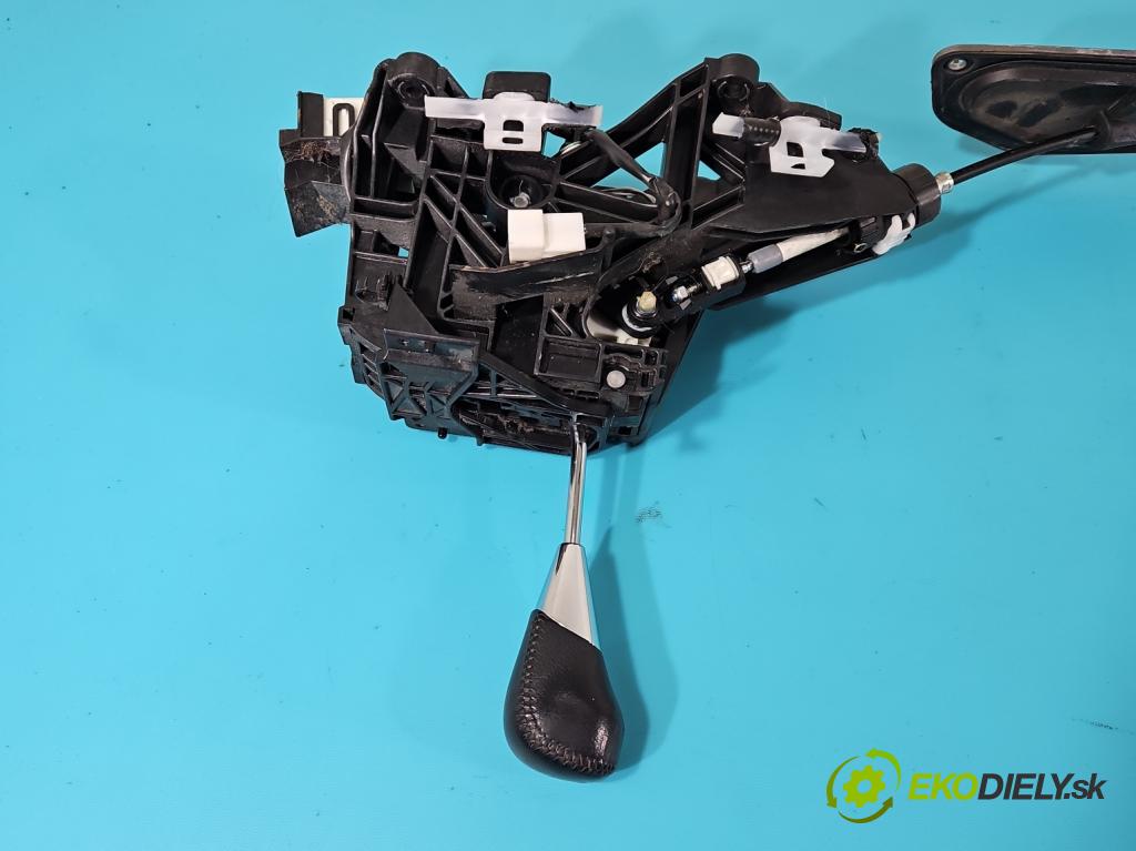 Toyota Avensis III T27 2009-2018 2.0 16V 152KM automatic 112 kW 1987 cm3 5- Páka: Změny: stupeň,rýchlosť  (Rýchlostná páka (kulisa))