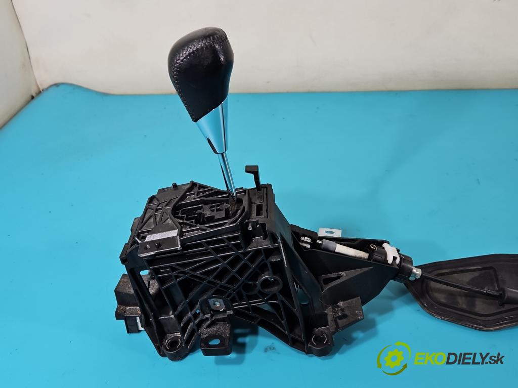 Toyota Avensis III T27 2009-2018 2.0 16V 152KM automatic 112 kW 1987 cm3 5- Páka: Změny: stupeň,rýchlosť  (Rýchlostná páka (kulisa))