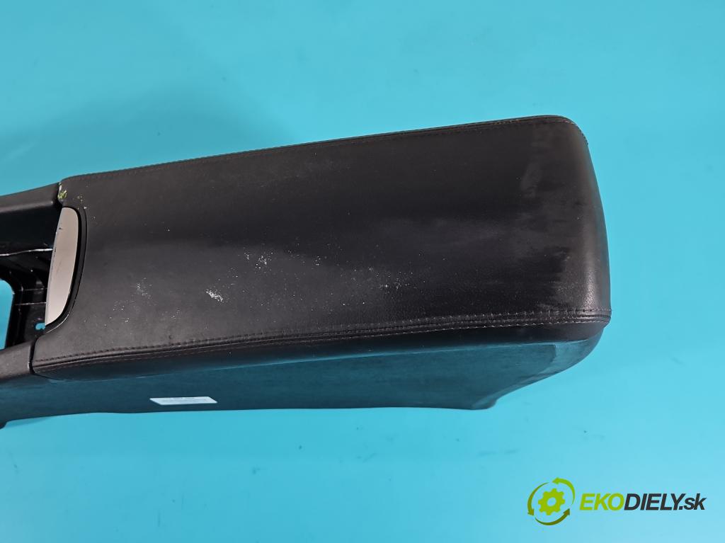 Toyota Avensis III T27 2009-2018 2.0 16V 152KM automatic 112 kW 1987 cm3 5- operadlo 58911-05090 (Lakťové opierky)