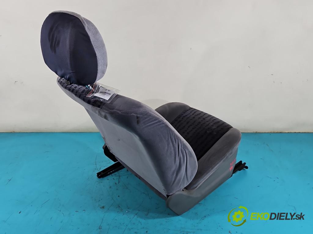Skoda Felicia 1.6 mpi 75 HP manual 55 kW 1598 cm3 5- Sedačka pravý  (Sedačky, sedadlá)