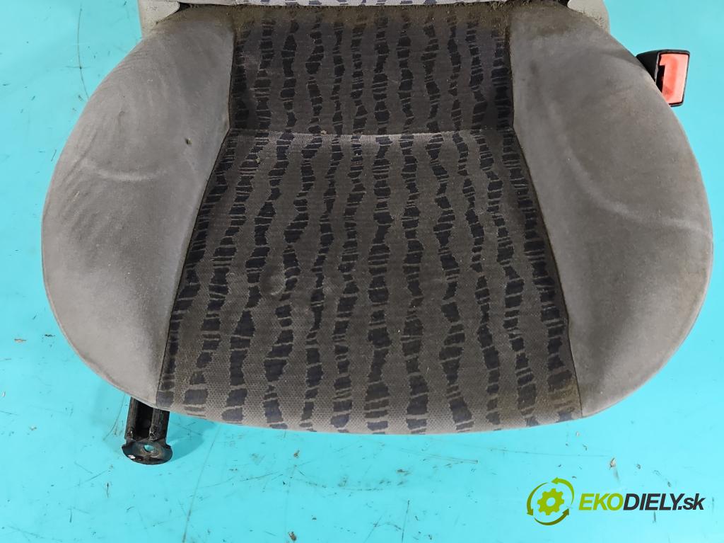 Skoda Felicia 1.6 mpi 75 HP manual 55 kW 1598 cm3 5- Sedačka pravý  (Sedačky, sedadlá)