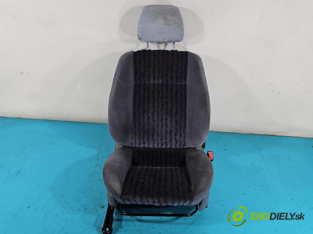 Skoda Felicia 1.6 mpi 75 HP manual 55 kW 1598 cm3 5- Sedačka pravý  (Sedačky, sedadlá)
