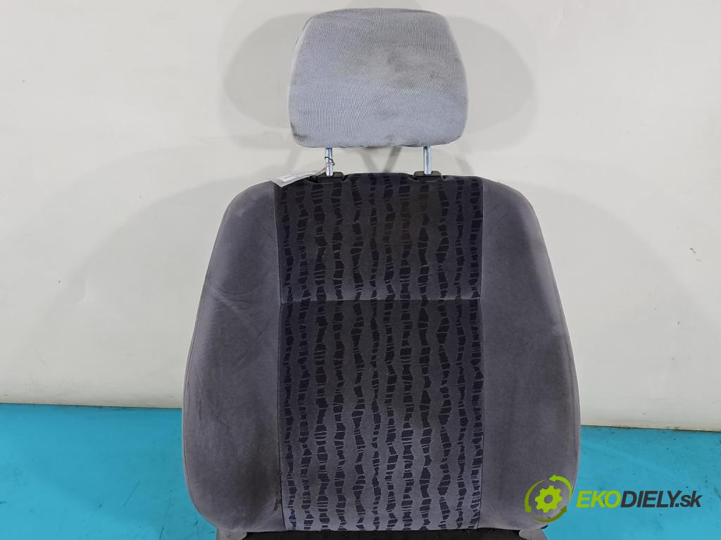 Skoda Felicia 1.6 mpi 75 HP manual 55 kW 1598 cm3 5- Sedačka pravý  (Sedačky, sedadlá)