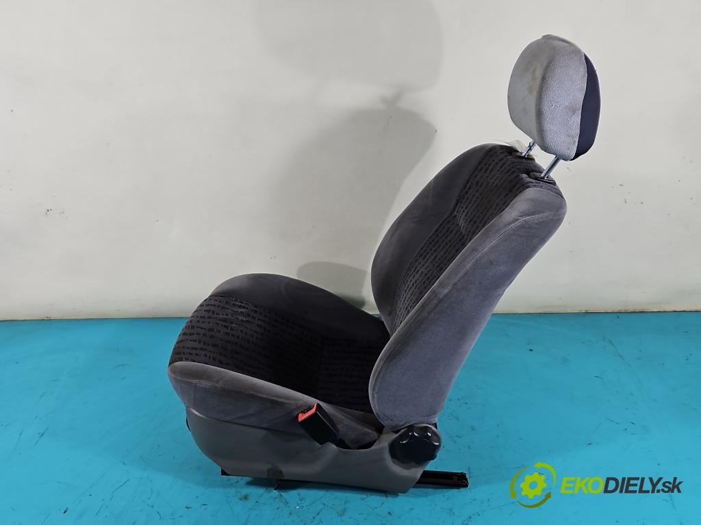 Skoda Felicia 1.6 mpi 75 HP manual 55 kW 1598 cm3 5- Sedačka pravý  (Sedačky, sedadlá)