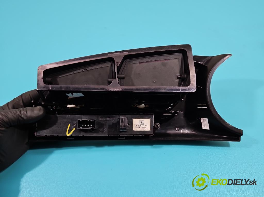 Peugeot 3008 I 2009-2016 1.6 hdi 111KM manual 82 kW 1560 cm3 5- Mřížka: kúrenia stredová 9685049877 (Mriežky kúrenia (fukáre))